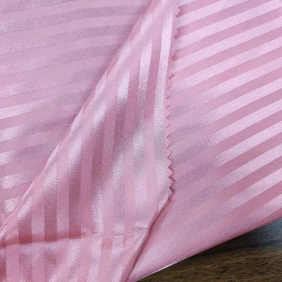 Le satin teint par polyester 100% a profondément teinté le tissu rayé 95G