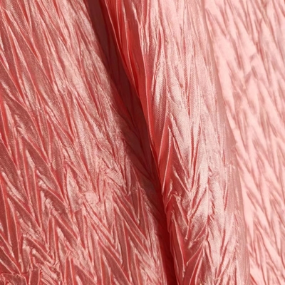 Le polyester 100% 75Dx100D a teint le tissu 120g de satin de pli pour le vêtement de robe